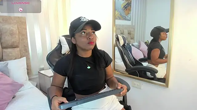 Snapshot of avis_lara chatting on 23, 1, 2025 avis lara online show from 23, 1, 2025