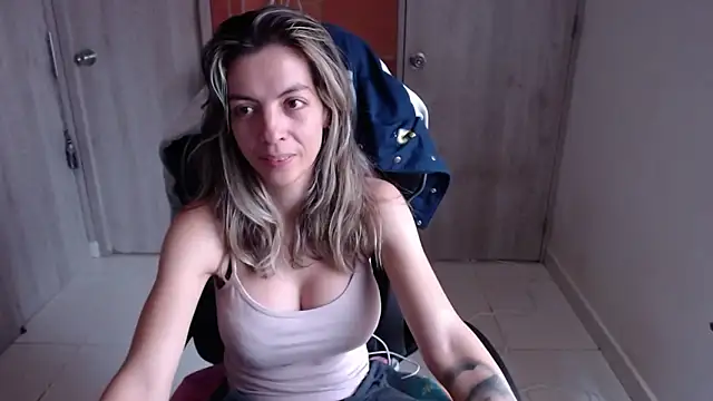 Princezzlove3 online show from 8, 2, 2025