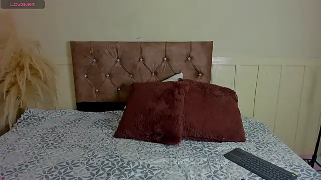 Natashawool1 online show from 25, 2, 2025