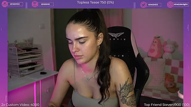 NaomiiMoon online show from 1, 10, 2025