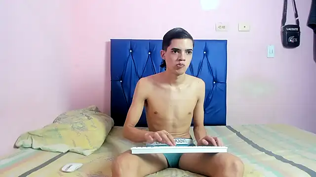 Latinos 2001 online show from 16, 12, 2025