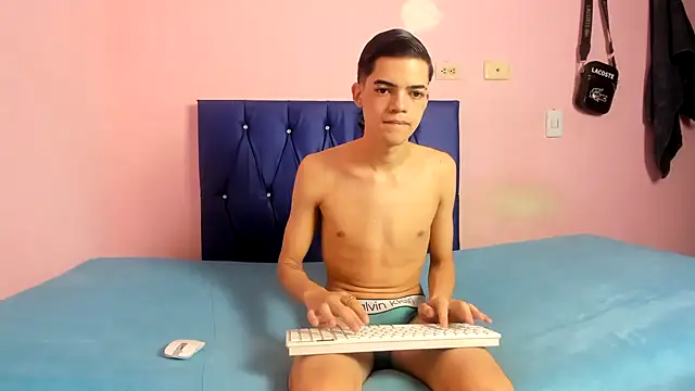 Latinos 2001 online show from 6, 1, 2026