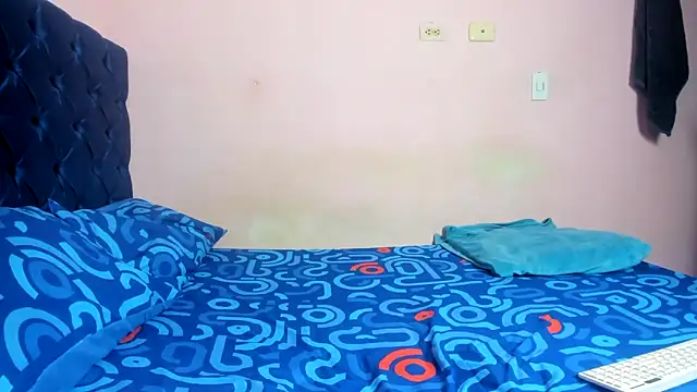 Latinos 2001 online show from 5, 2, 2026