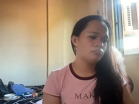 SophiaCourthaway online show from 15, 6, 2026