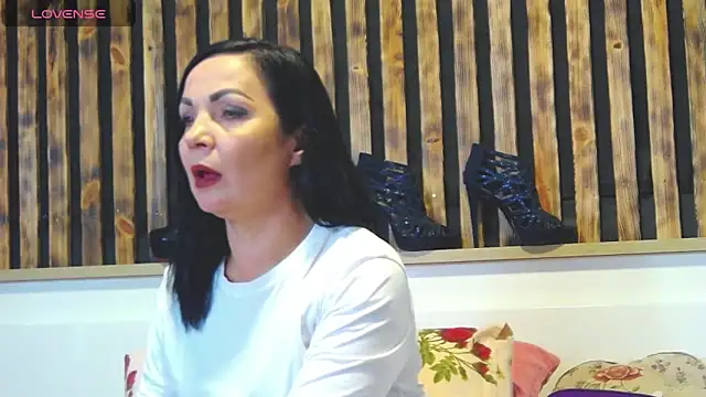 Tory Lovi online show from 26, 11, 2025