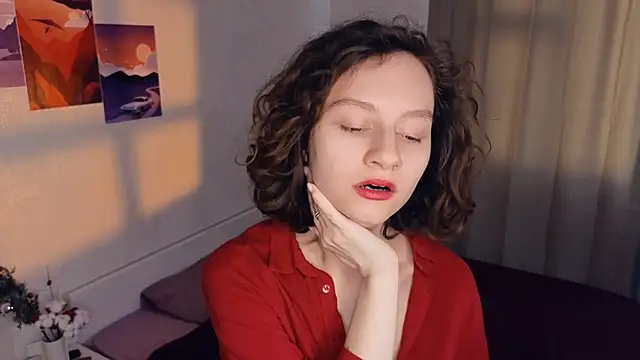 Leya Curly online show from 15, 3, 2025