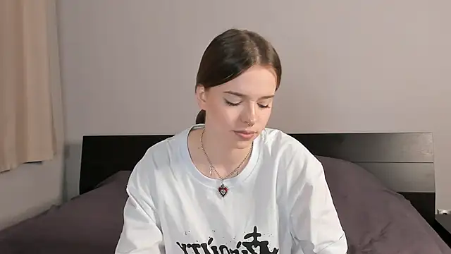 MonaClive online show from 19, 1, 2025