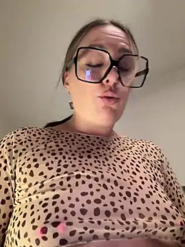 Snapshot of Megan_off chatting on 11, 6, 2026 Megan off online show from 11, 6, 2026