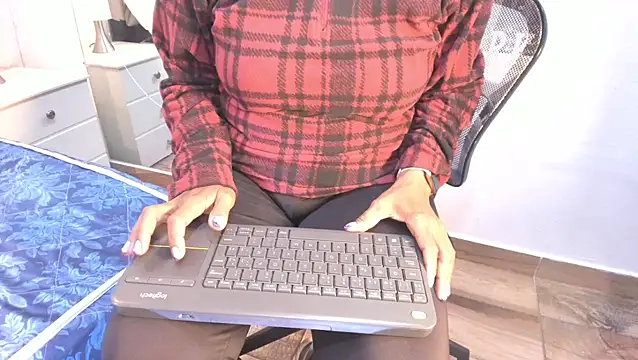 raquell moore online show from 25, 2, 2026