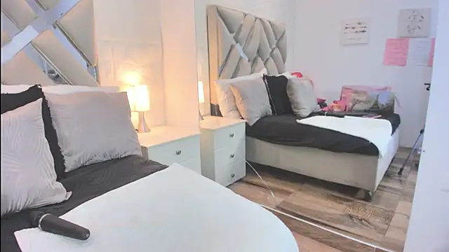 raquell moore online show from 30, 3, 2026