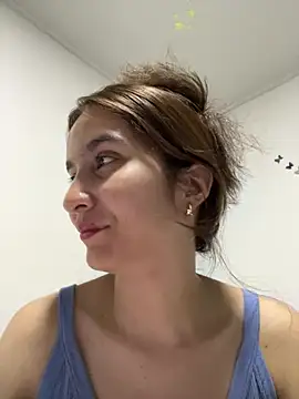 Snapshot of Bella_still chatting on 27, 7, 2026 Bella still online show from 27, 7, 2026
