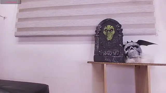 Auroraa miller online show from 10, 10, 2025