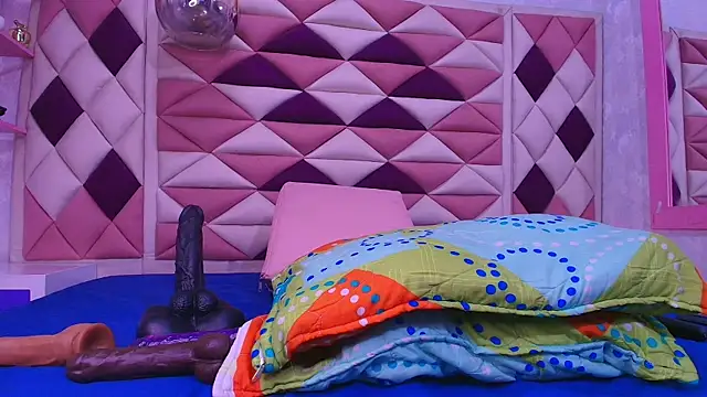 Auroraa miller online show from 9, 11, 2025