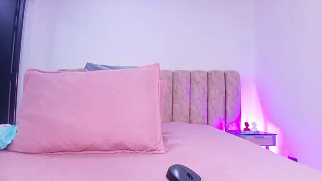 Auroraa miller online show from 26, 11, 2025