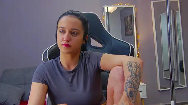 Snapshot of Eva_Lovvia_ chatting on 4, 2, 2025 Eva Lovvia  online show from 4, 2, 2025