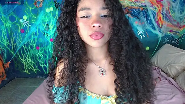 lucie petite online show from 21, 10, 2025