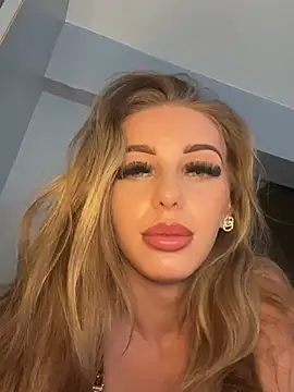 Snapshot of SexySofia_69 chatting on 3, 7, 2026 SexySofia 69 online show from 3, 7, 2026