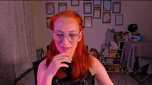 red rocco online show from 8, 3, 2025