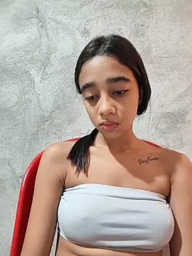 Zoe Sweett18 online show from 4, 12, 2025