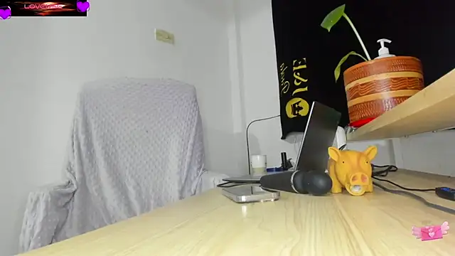 VioletParkker online show from 6, 3, 2026