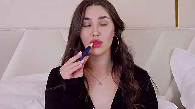 KiraBarlows online show from 22, 2, 2025