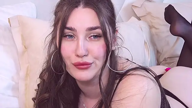 KiraBarlows online show from 6, 3, 2025