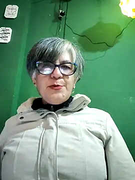 Snapshot of ilonna2025 chatting on 4, 10, 2025 ilonna2025 online show from 4, 10, 2025