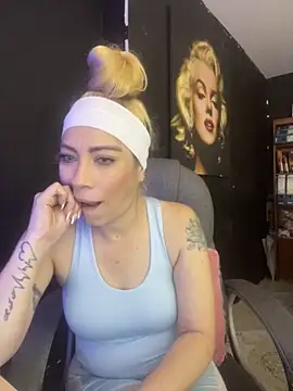 viktoria davis  online show from 18, 11, 2025