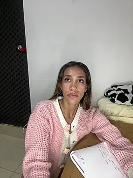 Snapshot of zoe_storm chatting on 8, 3, 2025 zoe storm online show from 8, 3, 2025
