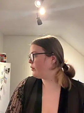 EveBaker04 online show from 4, 11, 2025