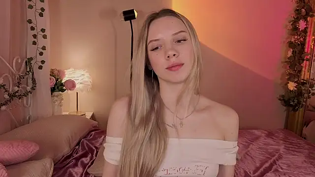 Snapshot of katt__y chatting on 25, 6, 2026 katt y online show from 25, 6, 2026