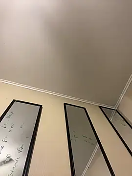 Snapshot of biggzee6 chatting on 18, 10, 2025 biggzee6 online show from 18, 10, 2025