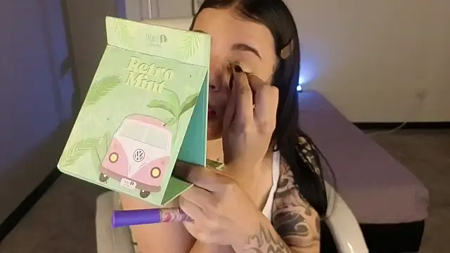 Nicole Foxx  online show from 9, 10, 2025