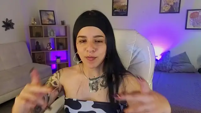 Nicole Foxx  online show from 16, 10, 2025