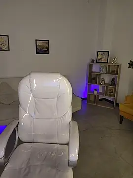 Nicole Foxx  online show from 6, 11, 2025