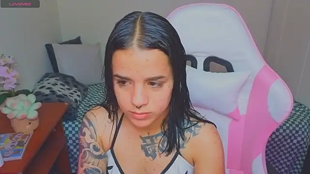 Snapshot of Nicole_Foxx_ chatting on 23, 6, 2026 Nicole Foxx online show from 23, 6, 2026
