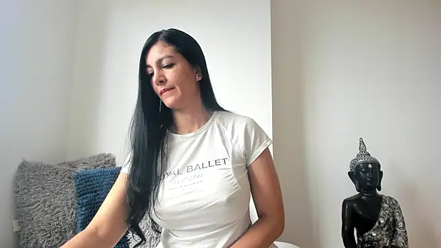 Snapshot of sofhia_daniels chatting on 10, 9, 2025 sofhia daniels online show from 10, 9, 2025
