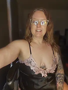 TattedMamaXOXO online show from 17, 4, 2026