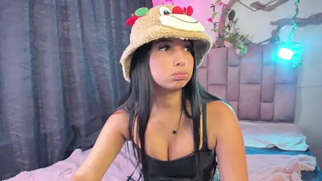 sofia  james online show from 2, 12, 2025