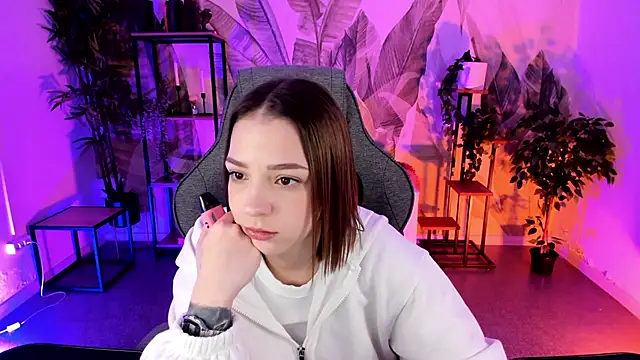 PamBeesly online show from 25, 11, 2025