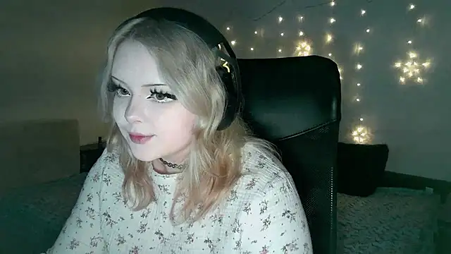 Snapshot of Electro_doll chatting on 13, 2, 2025 Electro doll online show from 13, 2, 2025