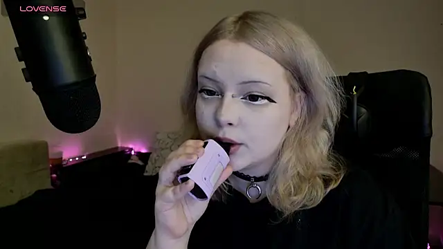 Snapshot of Electro_doll chatting on 15, 3, 2025 Electro doll online show from 15, 3, 2025