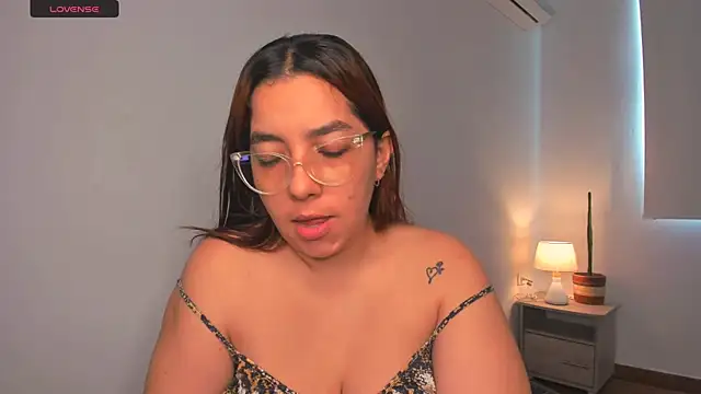 Snapshot of brithany_olson25 chatting on 4, 3, 2025 brithany olson25 online show from 4, 3, 2025