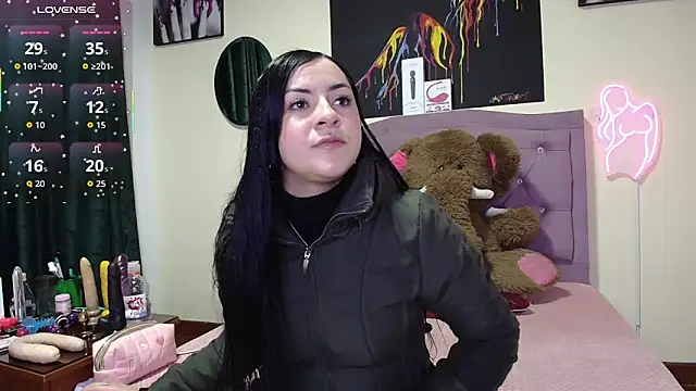 Emmie Hot online show from 15, 4, 2026