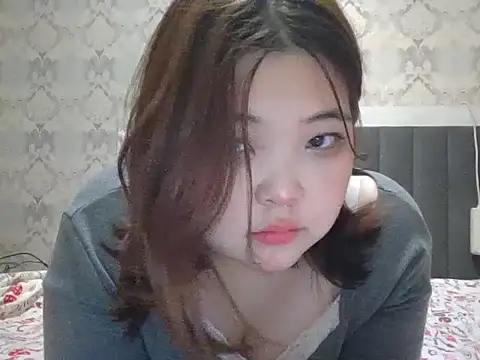 Snapshot of elysiann3 chatting on 1, 2, 2025 elysiann3 online show from 1, 2, 2025