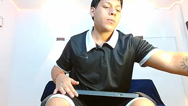 Tylerdrdn online show from 3, 12, 2025