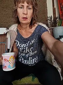 Snapshot of Laura_Kiss chatting on 2, 6, 2026 Laura Kiss online show from 2, 6, 2026