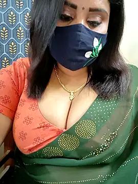Snapshot of Queenflowerr chatting on 18, 4, 2026 Queenflowerr online show from 18, 4, 2026