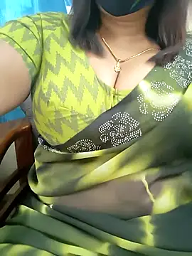 Snapshot of Queenflowerr chatting on 27, 4, 2026 Queenflowerr online show from 27, 4, 2026