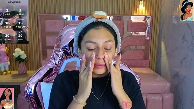 Snapshot of lilith_petit_sub chatting on 18, 11, 2025 lilith petit sub online show from 18, 11, 2025